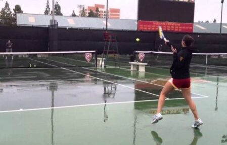 practicar tenis bajo lluvia